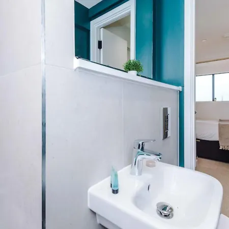 Modern Spacious Sleeps 5 Free High-speed Wi-fi * Mánchester