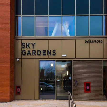 Modern Spacious Sleeps 5 Free High-speed Wi-fi