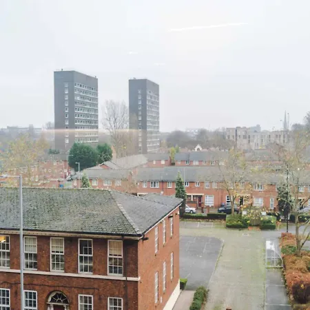 Modern Spacious Sleeps 5 Free High-speed Wi-fi