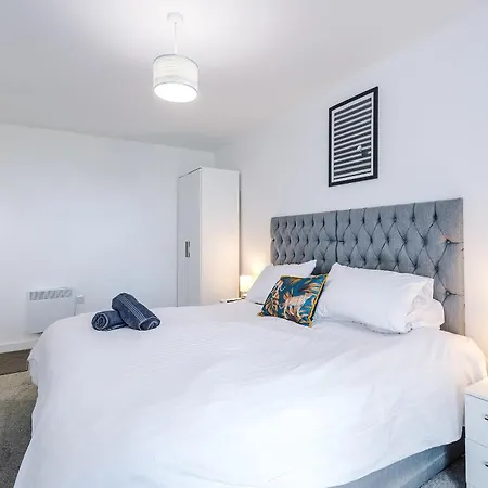 Large 2 Bedroom With Balcony By Host A Apartamento