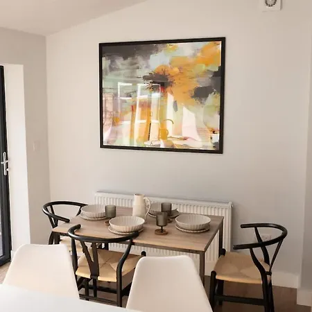 Spacious & Modern 3 Bedroom Home In Manchester - Private Parking Semesterbostad Manchester
