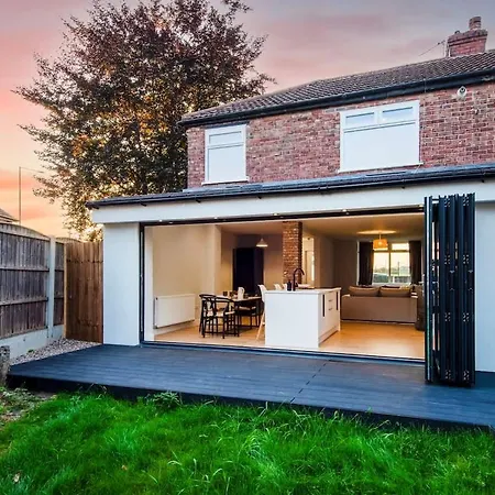 Spacious & Modern 3 Bedroom Home In Manchester - Private Parking Semesterbostad *