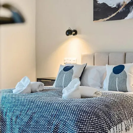 2 Bed Near Etihad & Centre On A Quiet Street With Free Parking 曼彻斯特