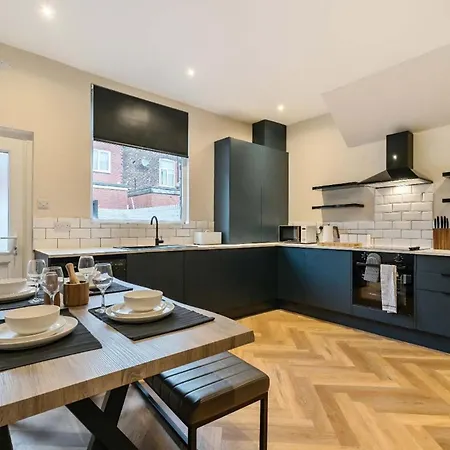 度假居 2 Bed Near Etihad & Centre On A Quiet Street With Free Parking 曼彻斯特