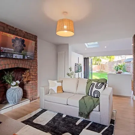 Spacious & Modern 3 Bedroom Home In Manchester - Private Parking Semesterbostad *