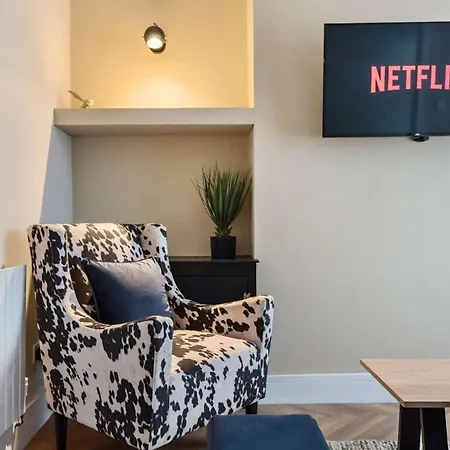 בית נופש 2 Bed Near Etihad & Centre On A Quiet Street With Free Parking מנצ'סטר