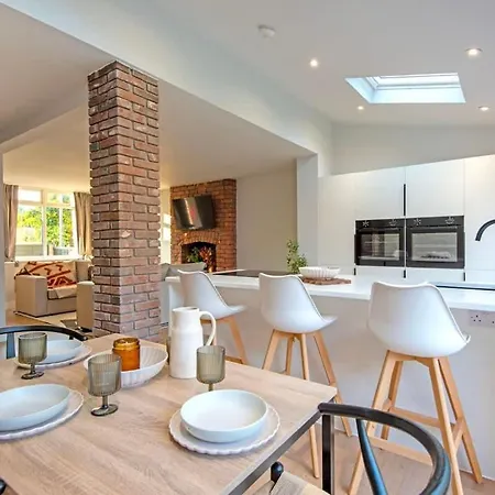 Semesterbostad Spacious & Modern 3 Bedroom Home In Manchester - Private Parking *