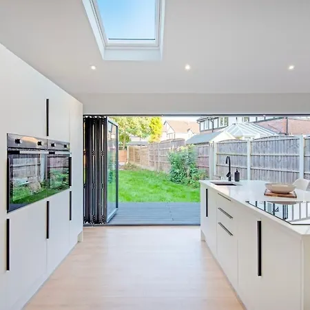 Semesterbostad Spacious & Modern 3 Bedroom Home In Manchester - Private Parking *