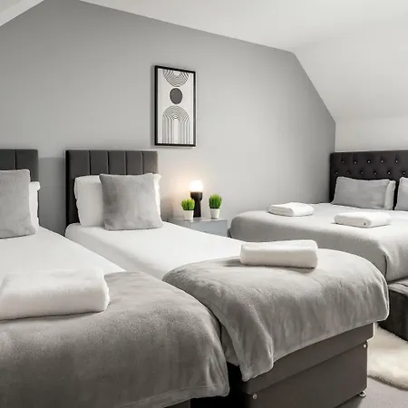 Tatil Evi Townhouse - Sleeps 14 - Free Parking Manchester