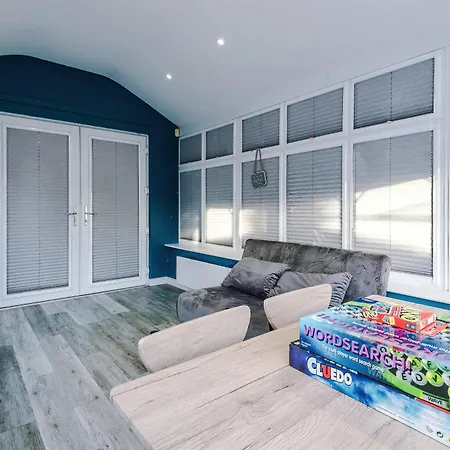 3br By Kammili With Free Parking & Fast Access مانشستر
