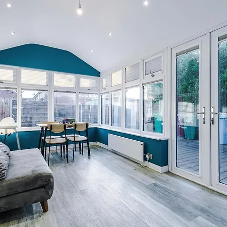 3br By Kammili With Free Parking & Fast Access Manchester