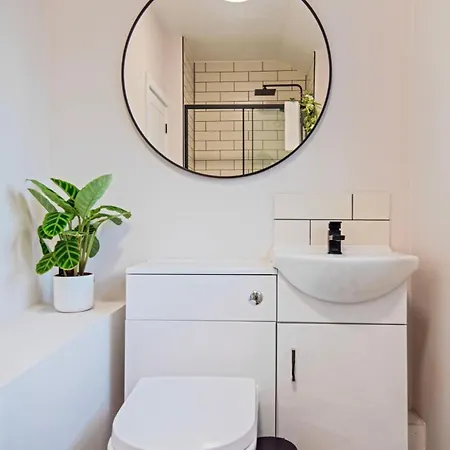 Stylish Modern Near Mcr Centre Coop & Etihad Holiday home