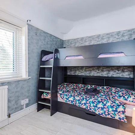 3br By Kammili With Free Parking & Fast Access Manchester