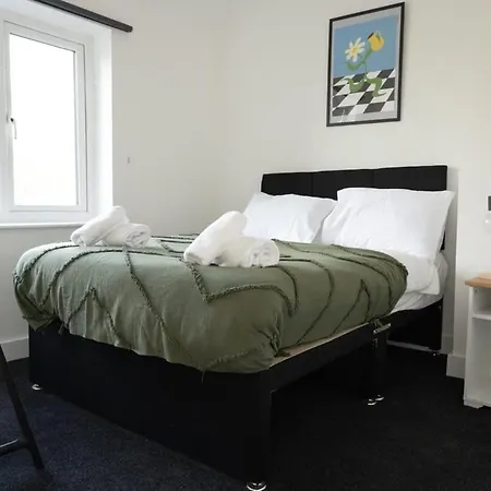 Spacious & Modern 3 Bedroom In - Private Parking Prázdninový dům *
