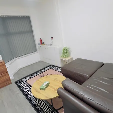 Mcrshared House-big Bedroom Sleeps 3