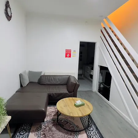 Mcrshared House-big Bedroom Sleeps 3