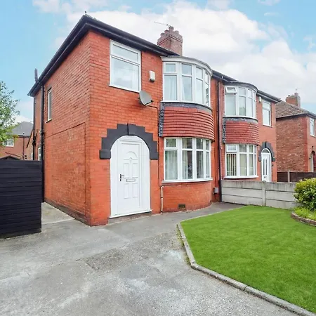 Spacious 3Br Family Home Near Coop Live And Etihad Stadium - Free Parking! Дом отдыха *