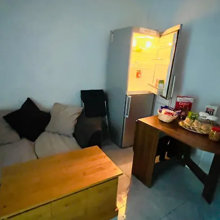 Mcrshared House-big Bedroom Sleeps 3