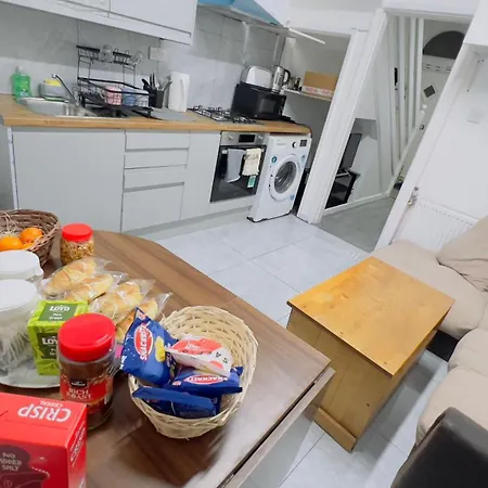 Mcrshared House-big Bedroom Sleeps 3