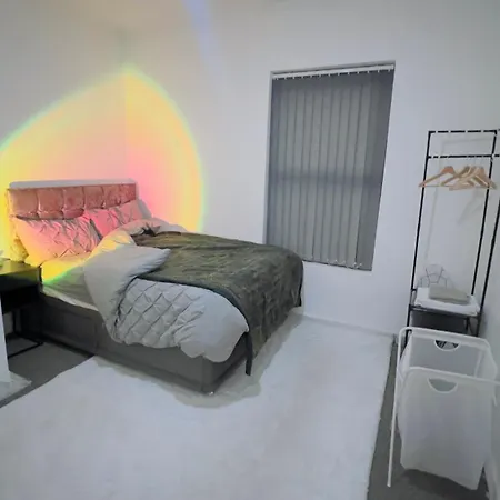 Mcrshared House-big Bedroom Sleeps 3 Tatil Evi