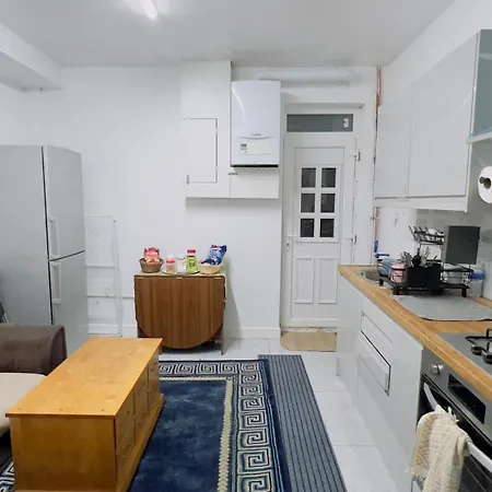 Break - 1 Big Bedroom Sleeps 3 * Manchester