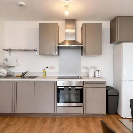 Joyful Group Living 2- Bed Near Piccadilly