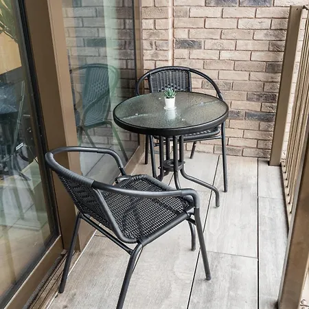 Luxury 2 Bed Apartment, With A Balcony & Canal View In Centre! * Manchester