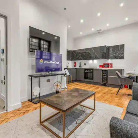 Elegant Ground Floor In Salford - Pass The Keys Apartment