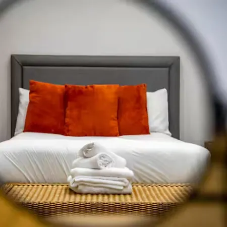 Апартаменты Elegant Ground Floor Apartment In Salford Central - Pass The Keys Манчестер