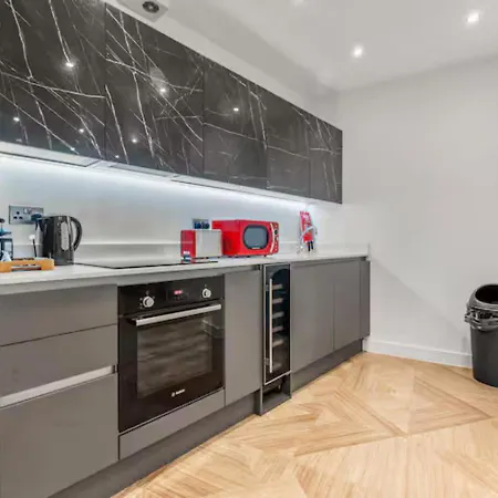 Mill Conversion Flat Mins From Printworks - Pass The Keys * Manchester