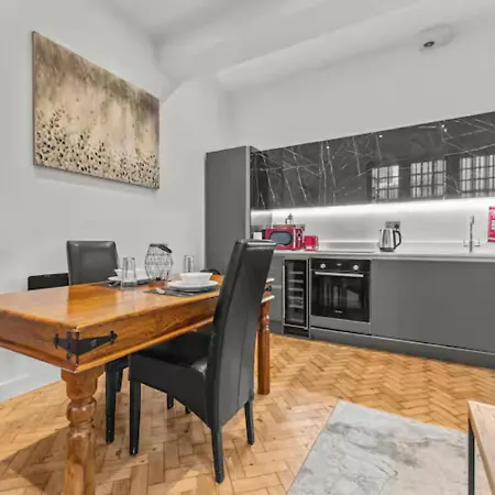 Apartamento New Build Duplex Near Ao Arena - Pass The Keys