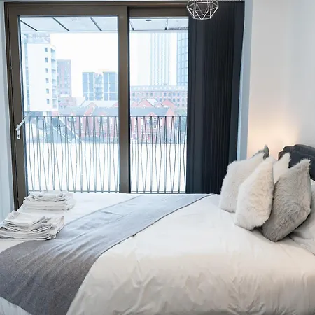 Appartement Luxury 2 Bed Apartment, With A Balcony & Canal View In Centre!