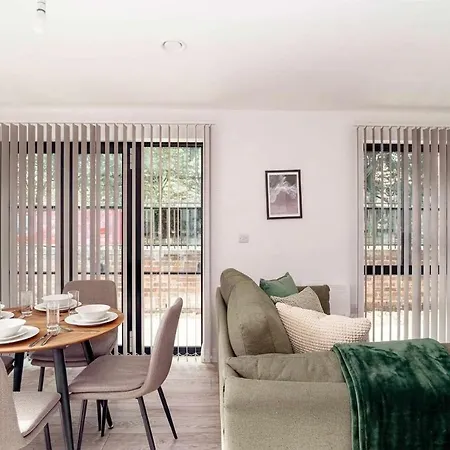 Contemporary 2bed Near Etihad