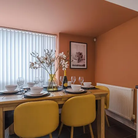 Stunning 3-bdrm House In Manchester-modern&comfort Apartament