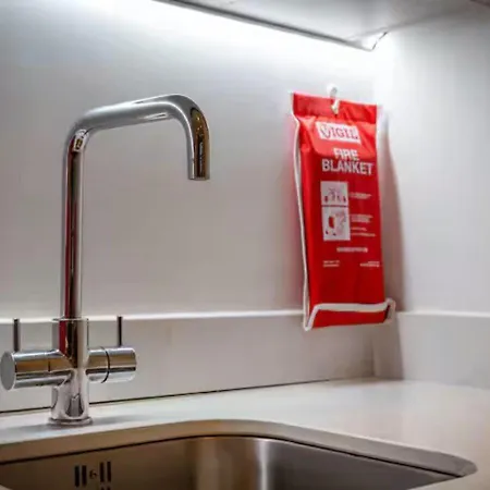 Beautifully 3bed Restored - Pass The Keys Apartament