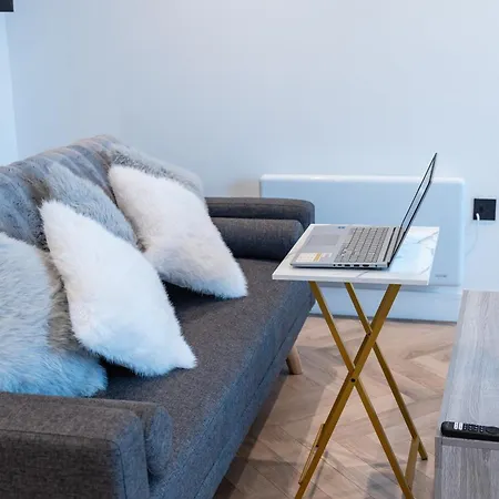 Luxury 2 Bed Apartment, With A Balcony & Canal View In Centre! * 맨체스터