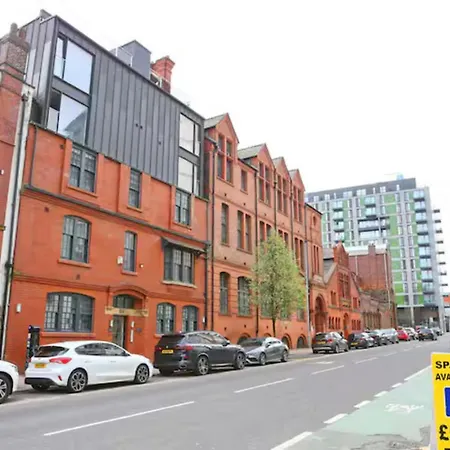 Beautiful Newly Built Flat - Walk To Centre - Pass The Keys *