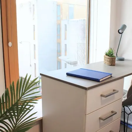 For Students Only - Victoria Point In * Μάντσεστερ