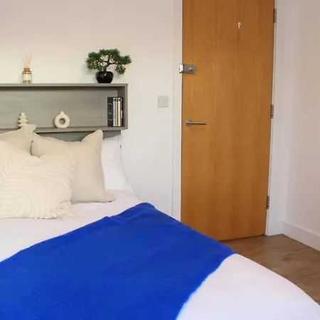 For Students Only - Victoria Point In Apartamento