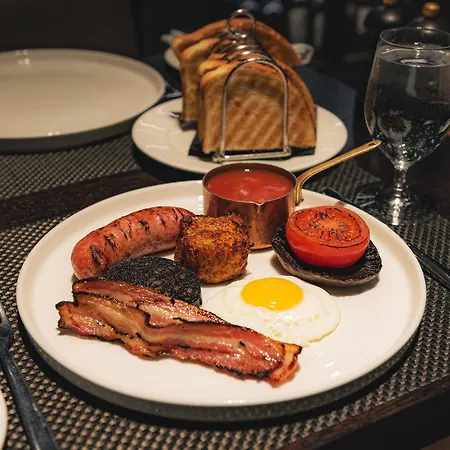 Hotel Dakota Airport 4*