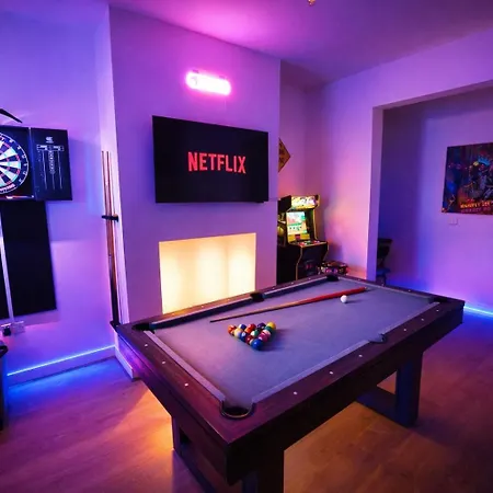 Дом отдыха Game Zone, Trafford Centre Nearby, Sleeps 8