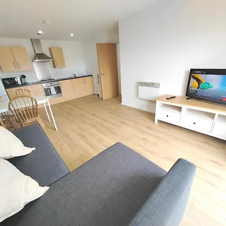 Modern Private In Shared 2 Bed Flat Camp St * מנצ'סטר