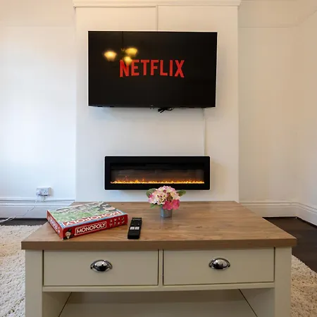 Vakantiehuis Steps From Old Trafford - Modern