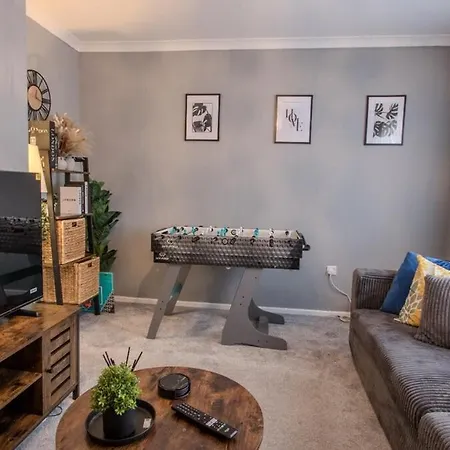 Stylish 3br In Swinton - Free Parking * Manchester