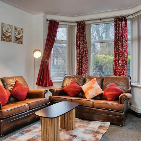 3 Bedrooms Sleeps 7 Free Parking בית נופש *