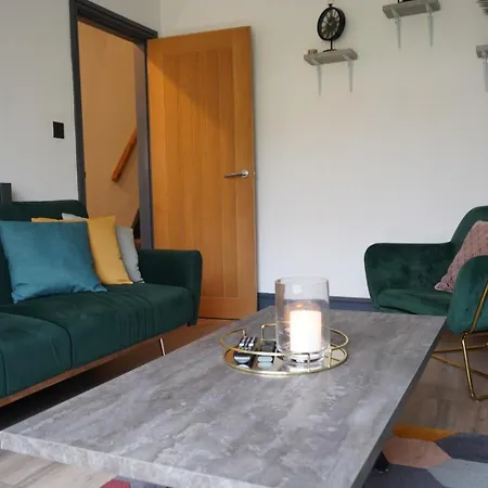 Spacious 3-bedroom Near Centre With Parking *