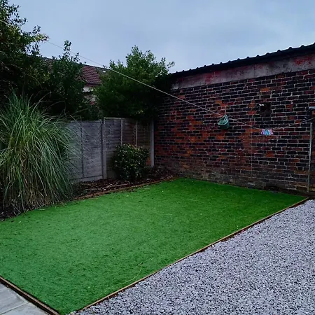 Modern 3-br On Edge Of Center With Free Parking *