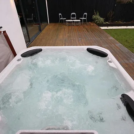 Σπίτι διακοπών Stunning Family With Hot Tub In Worsley *