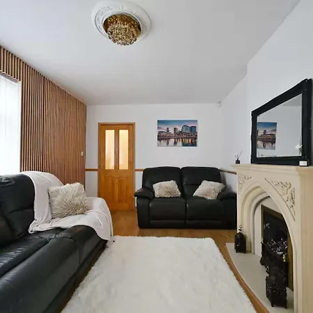 Elegant With Hot Tub *