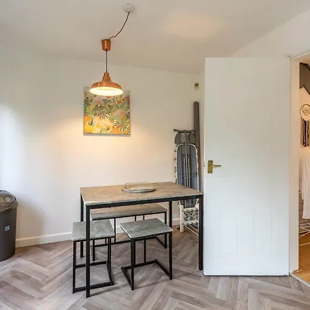 2br House Contractors Parking Wifi * Manchester